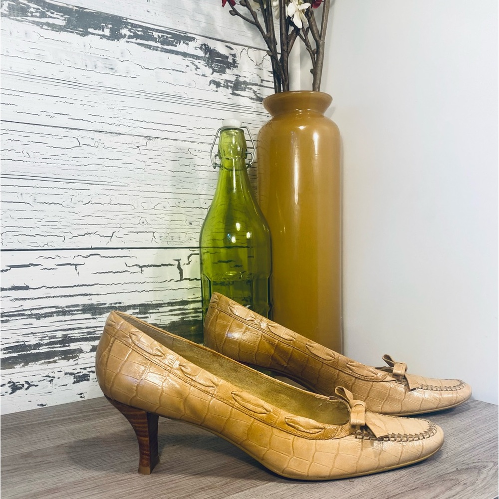 Stuart Weitzman Tan Leather Croc Print Pumps